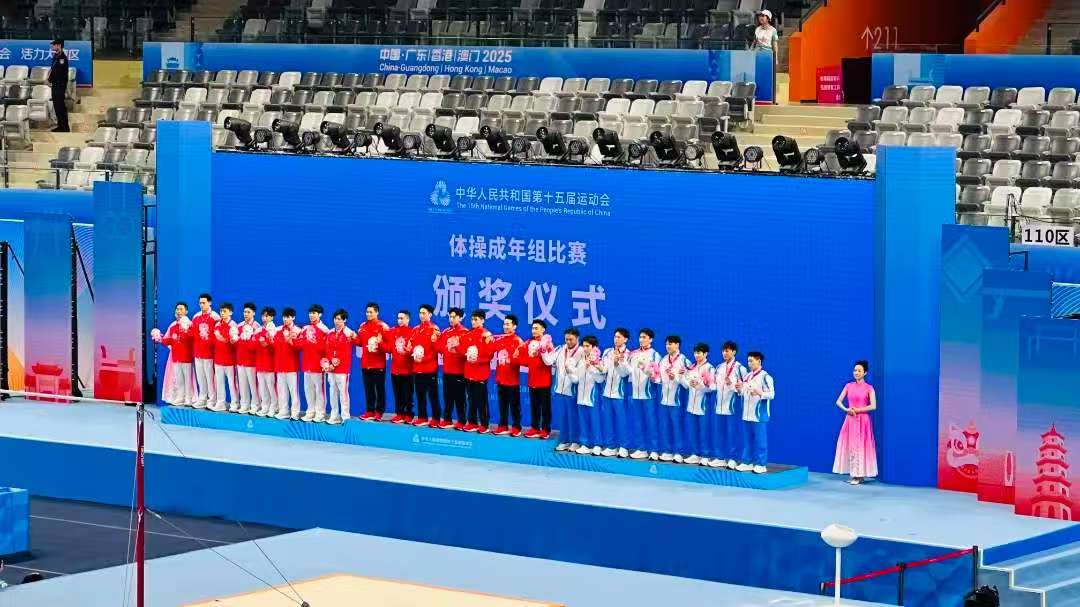 市体育局领导看望慰问十五...